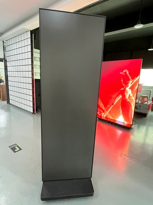 Οθόνη LED Poster με βήμα εικονοστοιχείων 1,86mm, ρυθμό ανανέωσης 3840Hz και φωτεινότητα 800nits για διαφήμιση καταστημάτων